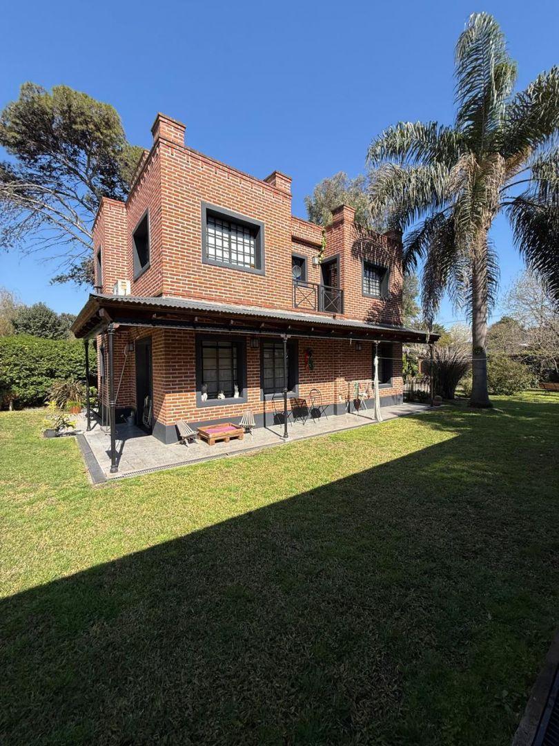 Foto de VENTA DE CASA 4 AMBIENTES EN PARQUE LELOIR, imagen 2