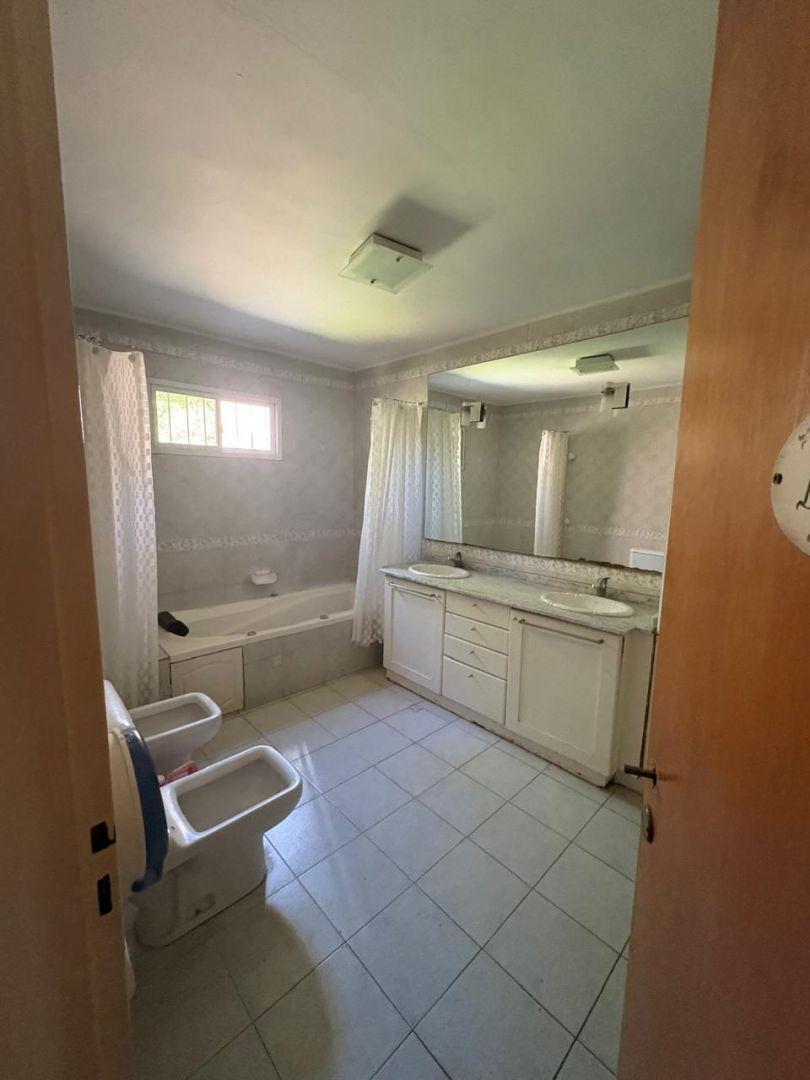 Foto de Venta de Casa 5 Ambientes en Parque Leloir, Ituzaingó, imagen 2