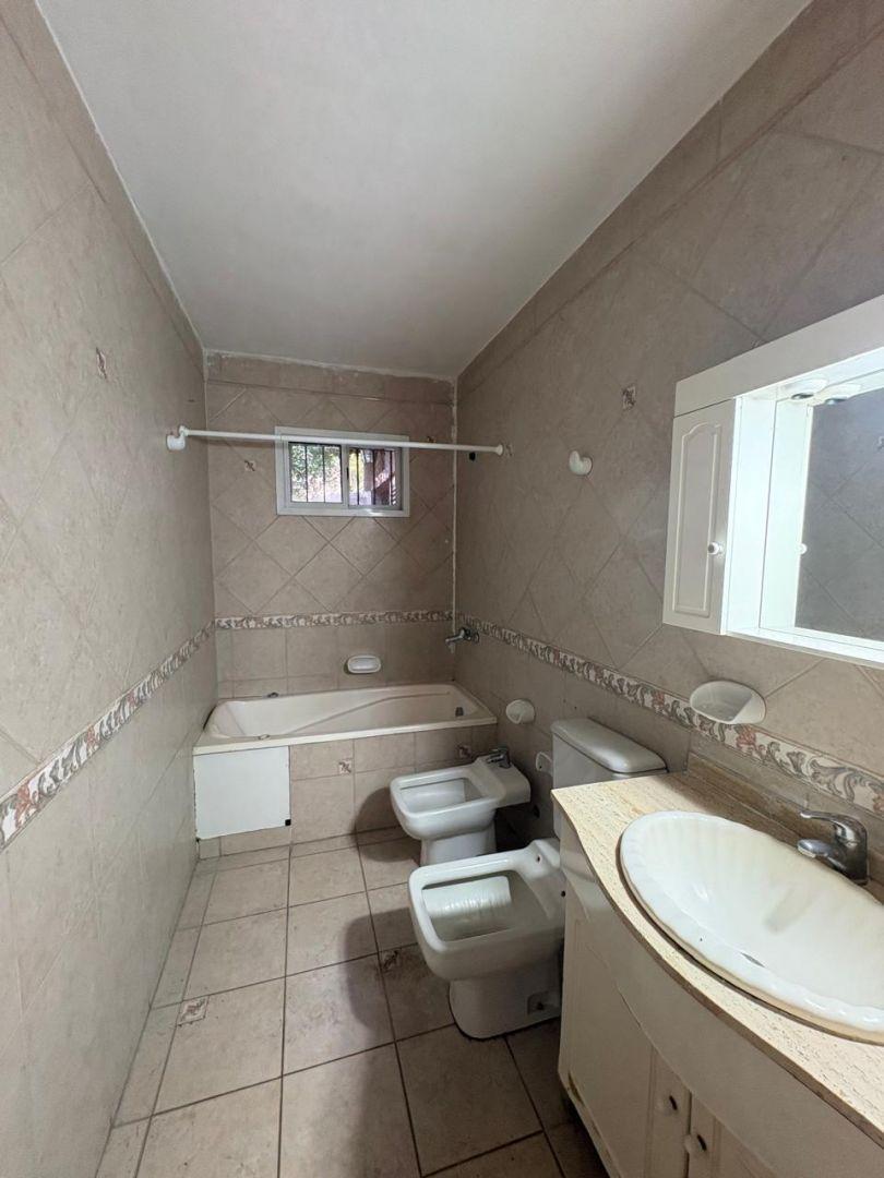 Foto de Venta de Casa 5 Ambientes en Parque Leloir, Ituzaingó, imagen 4
