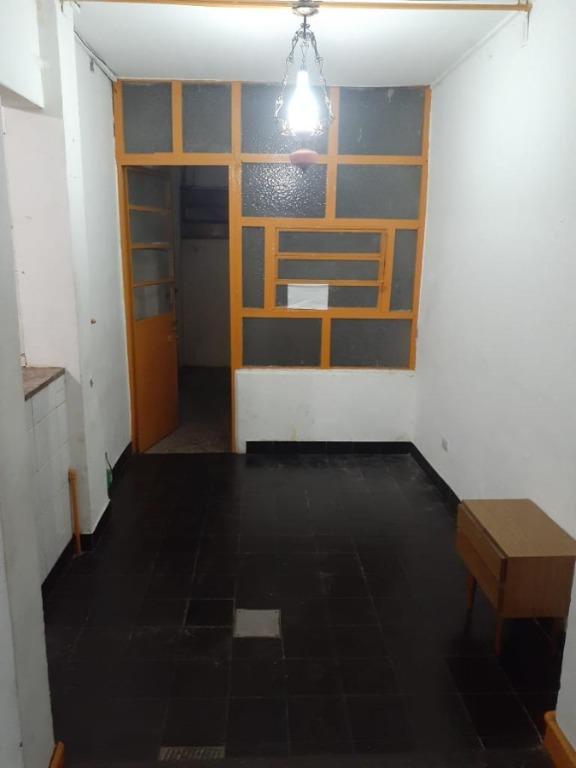 Av Rivadavia y Carabobo a Reciclar Dos Ambientes con Patio. 1