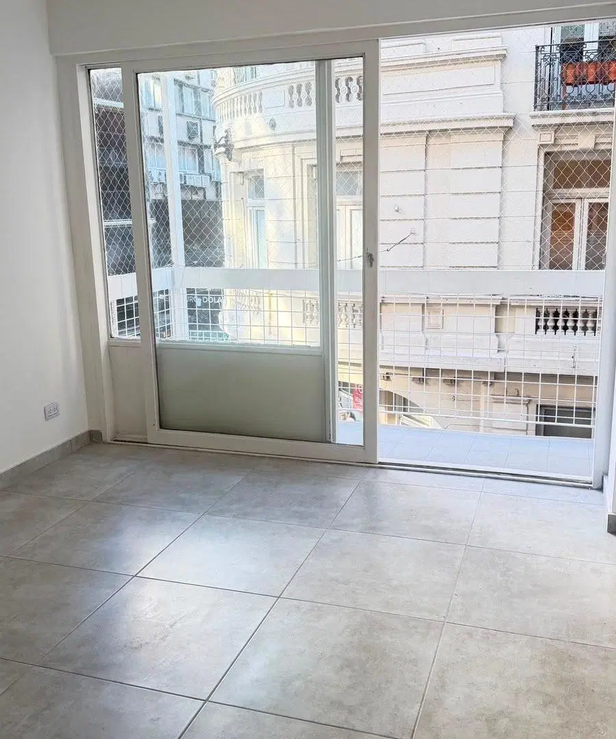 Oficina comercial con vista a peatonal Florida 8
