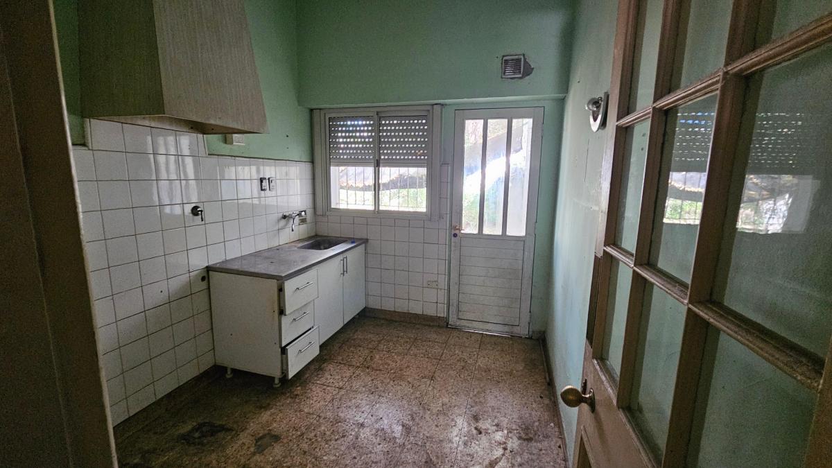 Importante Inmueble Comercial a Reciclar o Demoler 2
