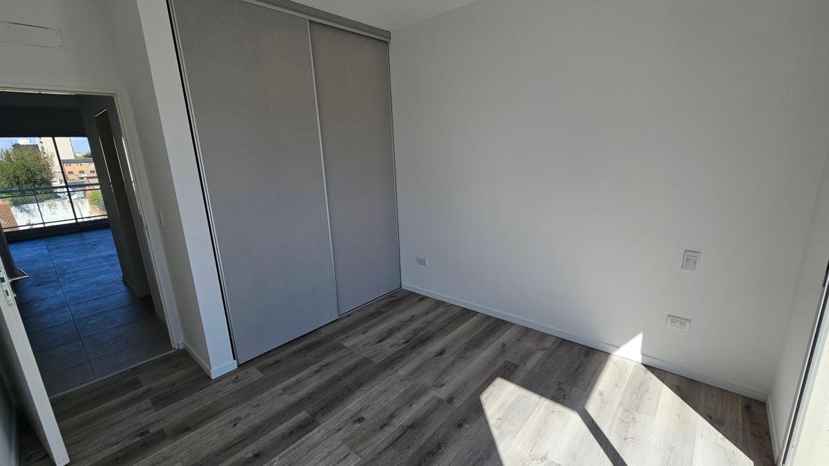 Semipiso de 2 Ambientes Al Frente con Balcon 5