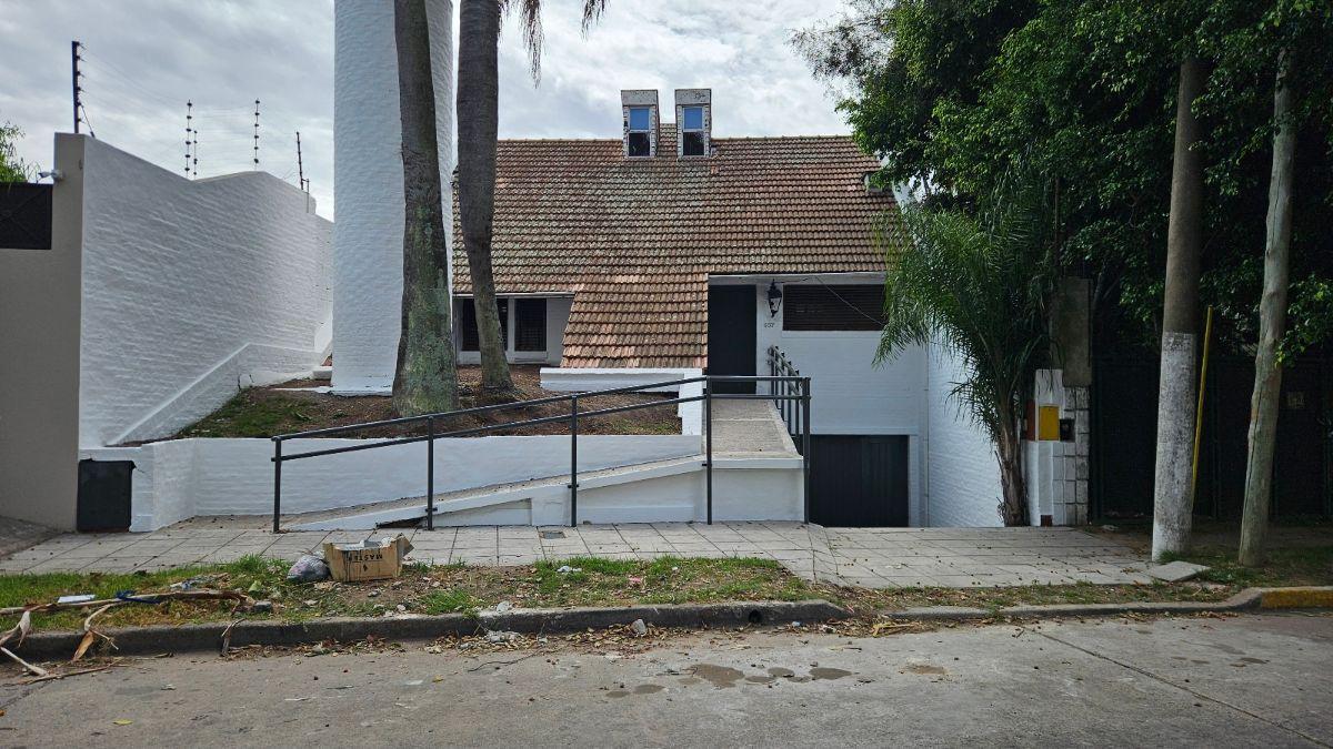 Casa con 2 dormitorios 4 ambientes y 450 m² en venta en Barrio Parque Bernal Quilmes