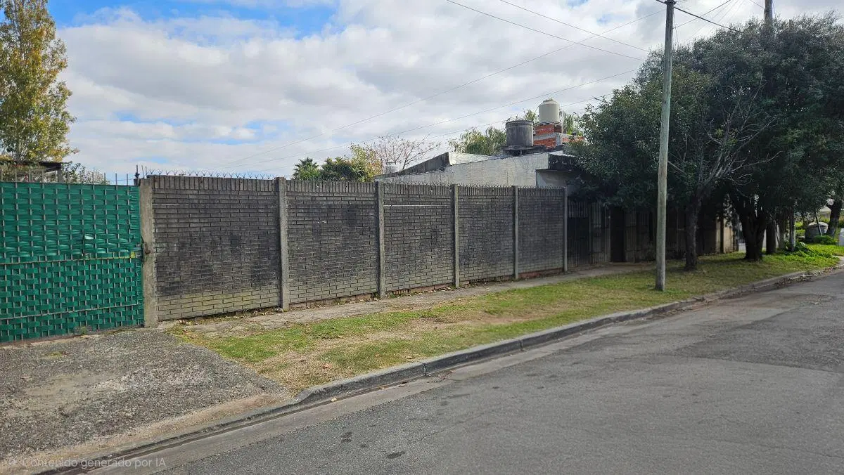 Lote Terreno de 300 m2 en venta en Berazategui 4