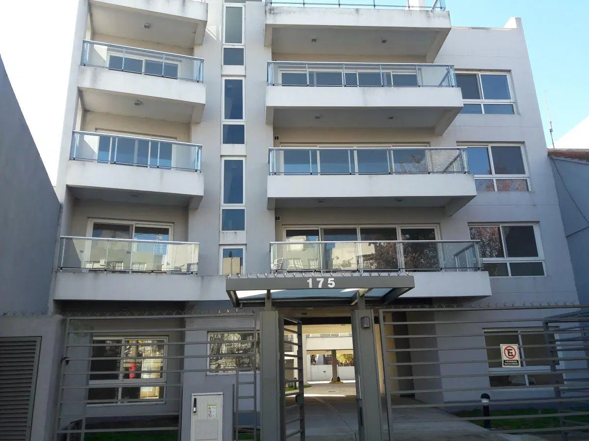 Departamento de 40 m² con 1 ambiente en venta en Bernal 8