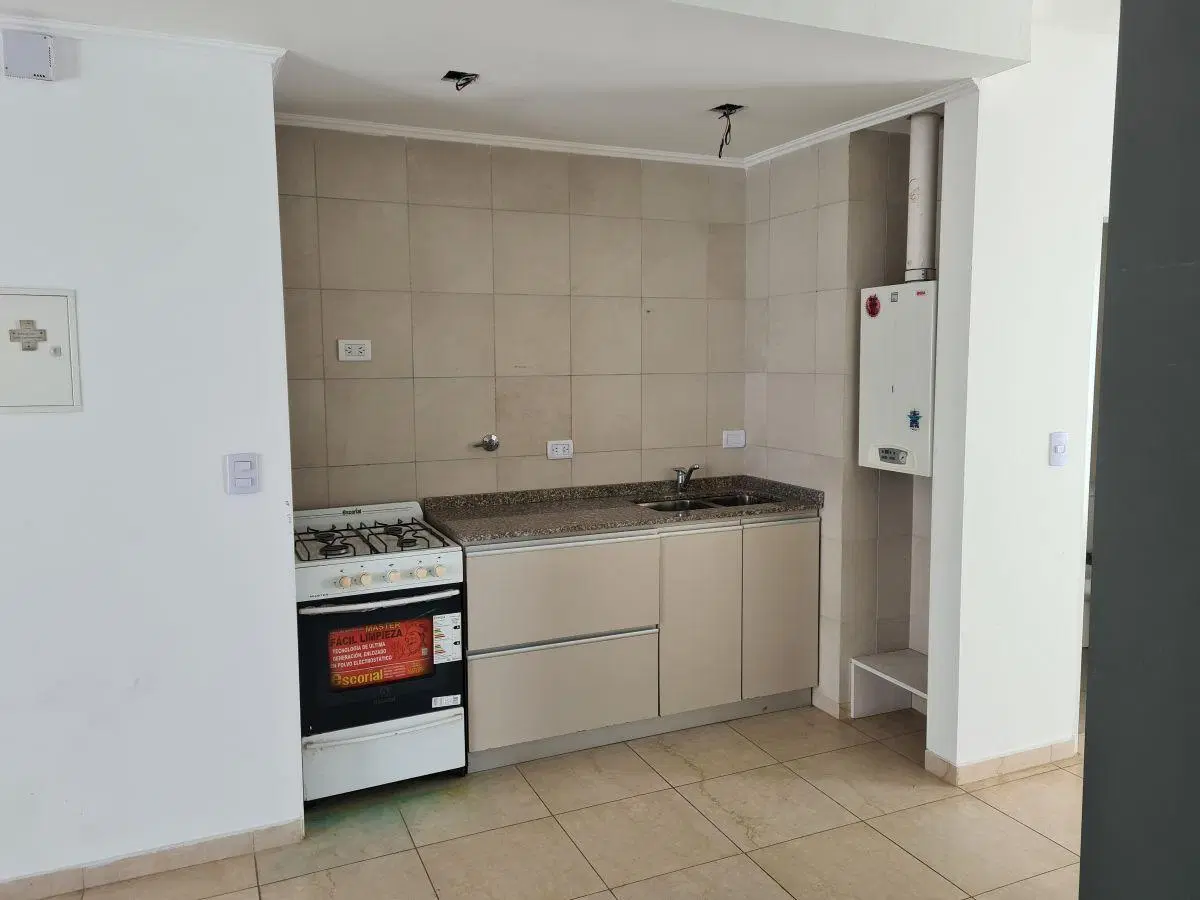 Departamento de 40 m² con 1 ambiente en venta en Bernal 3