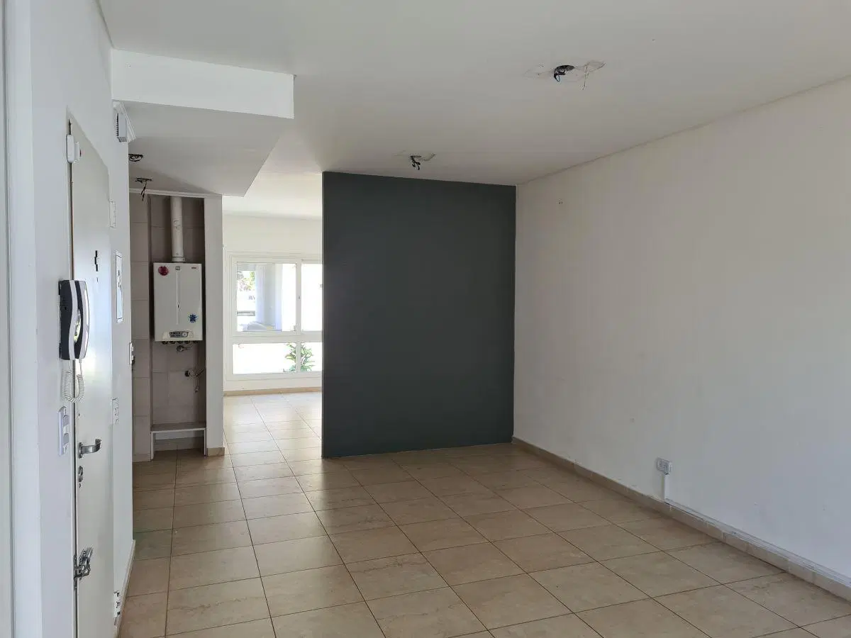 Departamento de 40 m² con 1 ambiente en venta en Bernal 2
