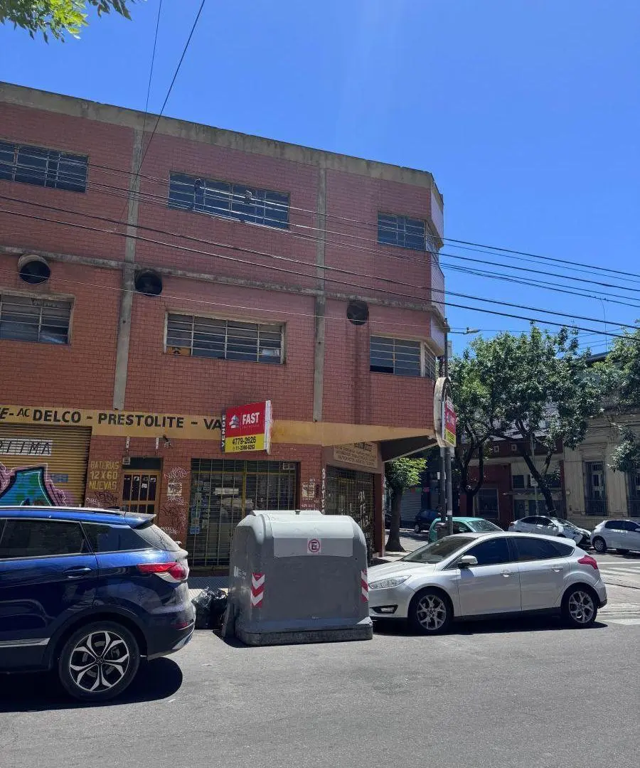 EDIFICIO 3 PLANTAS EN ESQUINA SOBRE LOTE 7,70 X 21,5 LOCAL EN OCHAVA DE 40 M2 3
