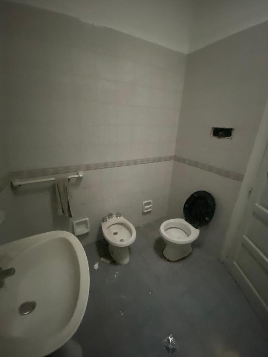 Casa en Monte Castro a Refaccionar 4 Ambientes 5