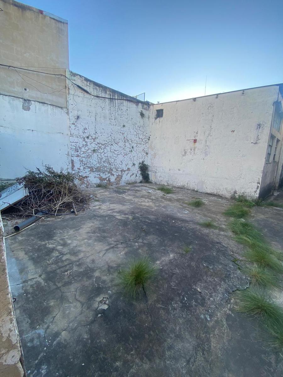 Casa en Monte Castro a Refaccionar 4 Ambientes 3