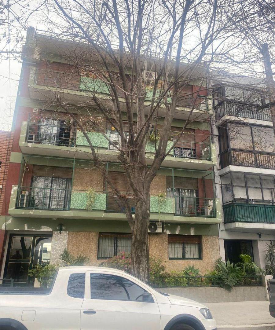 Foto de MONTE CASTRO -BARRIO SAN PEDRO DEPARTAMENTO 4 AMB AL FRENTE 2 PISO POR, imagen 2