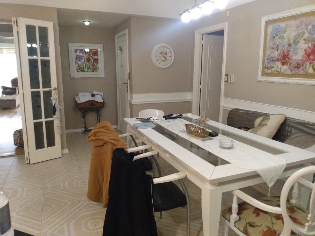 Foto de PISO FRENTE A PLAZA MITRE 4 AMBIENTES,DEPENDENCIA, IMPECABLE!!!, imagen 2