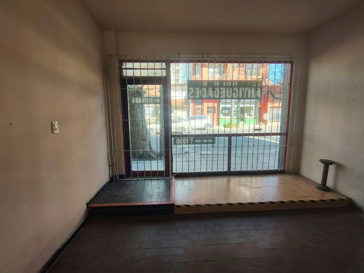 Foto de Venta 2 locales con patio, unificados o separados, imagen 2
