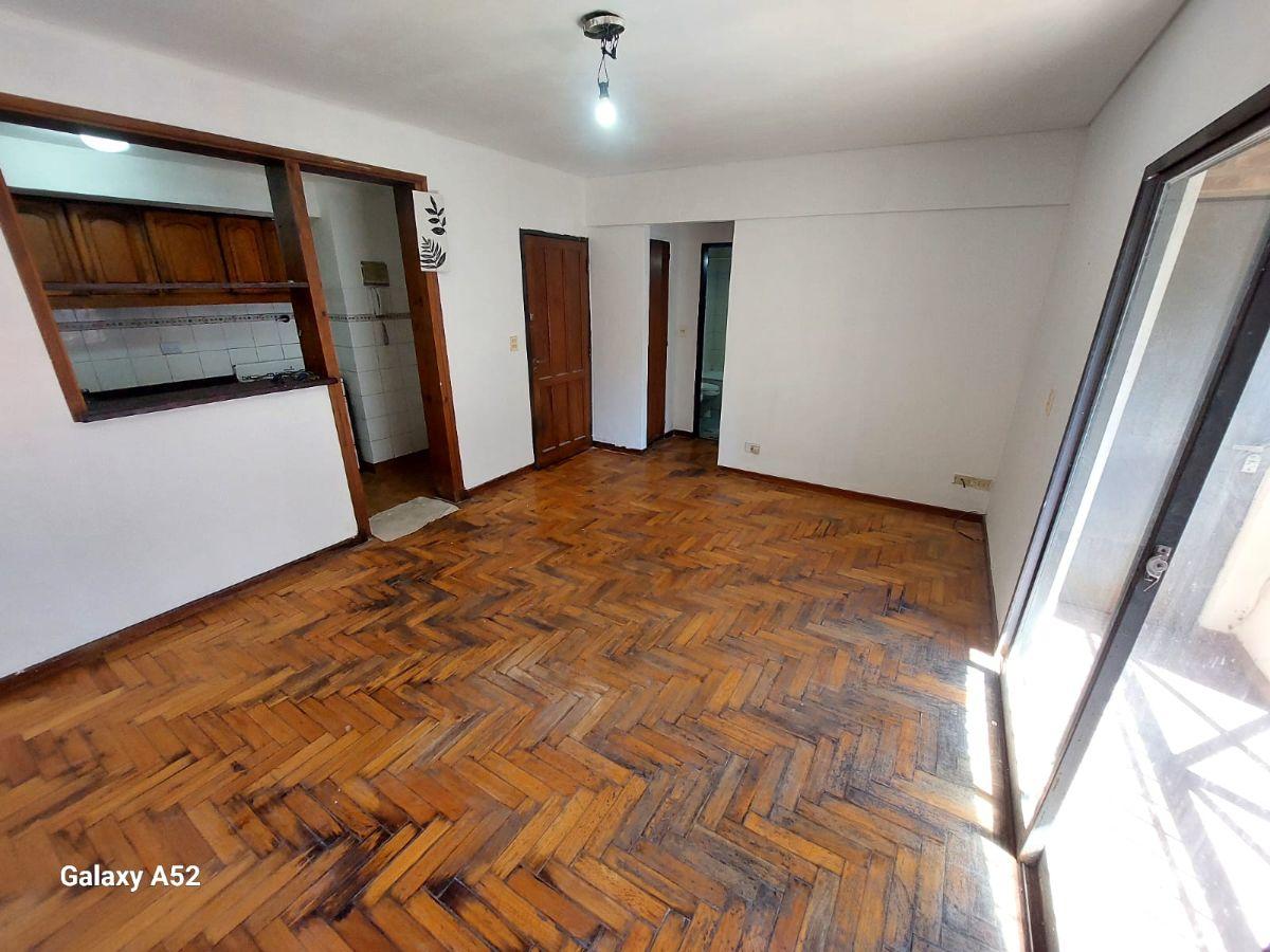 Dpto. 2 ambientes con balcon Mts. Est. Moron
