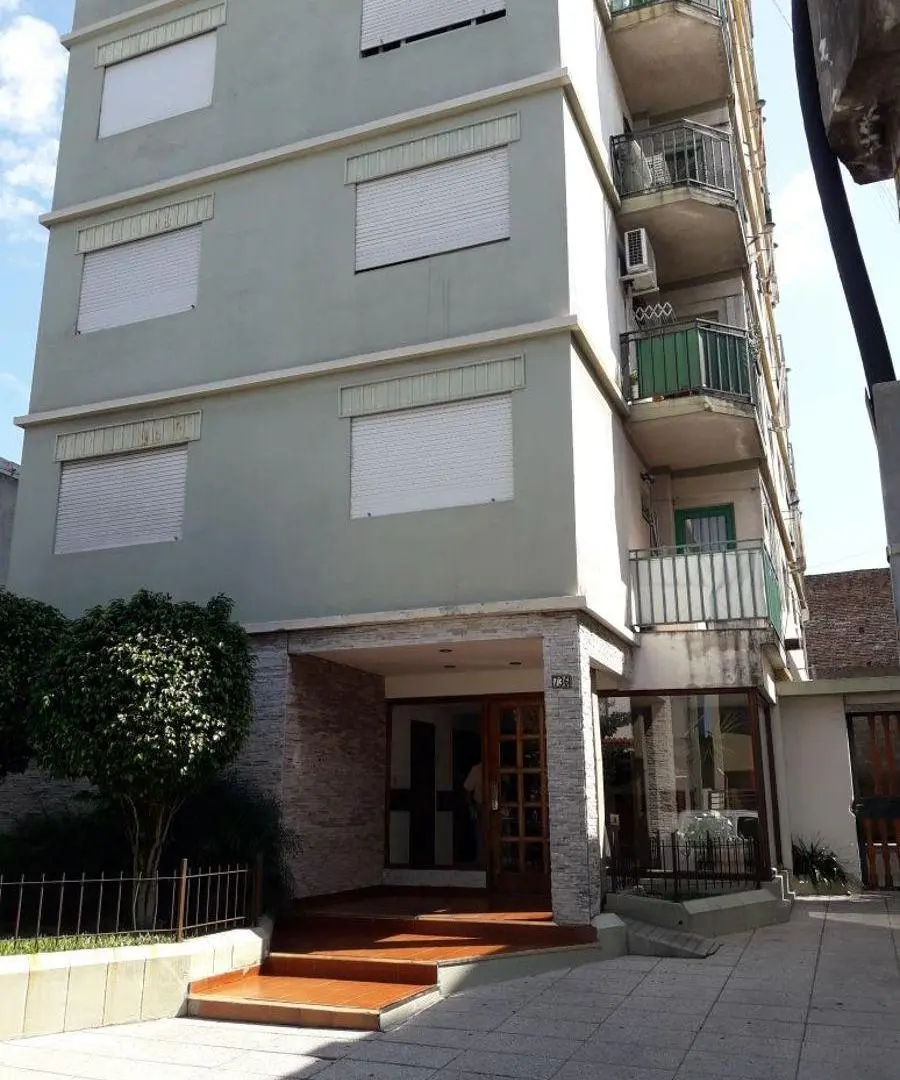 2 Ambientes c/balcón 3