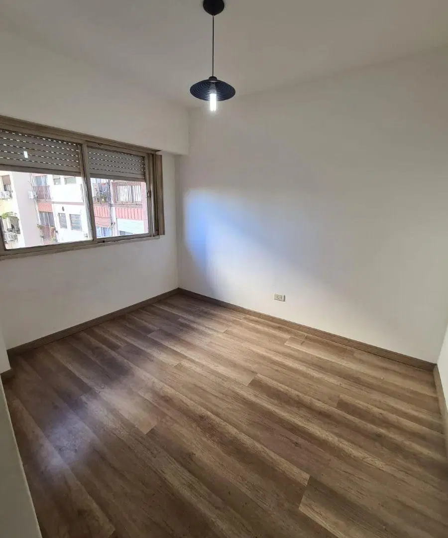 2 Ambientes c/balcón 3
