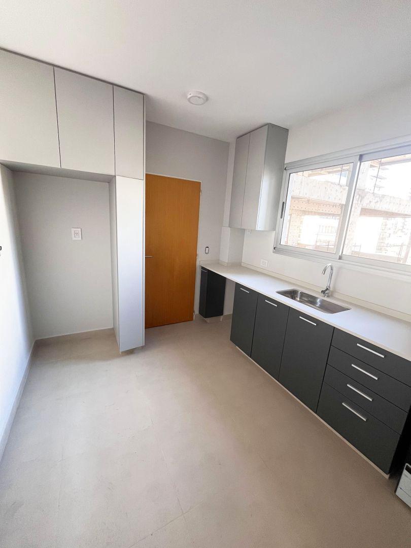 Departamento 5 Ambientes. | Av Alvarez Thomas Al 3100 1