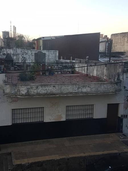 Amplia Casa con 5 Dorm., Patio y Terraza 2