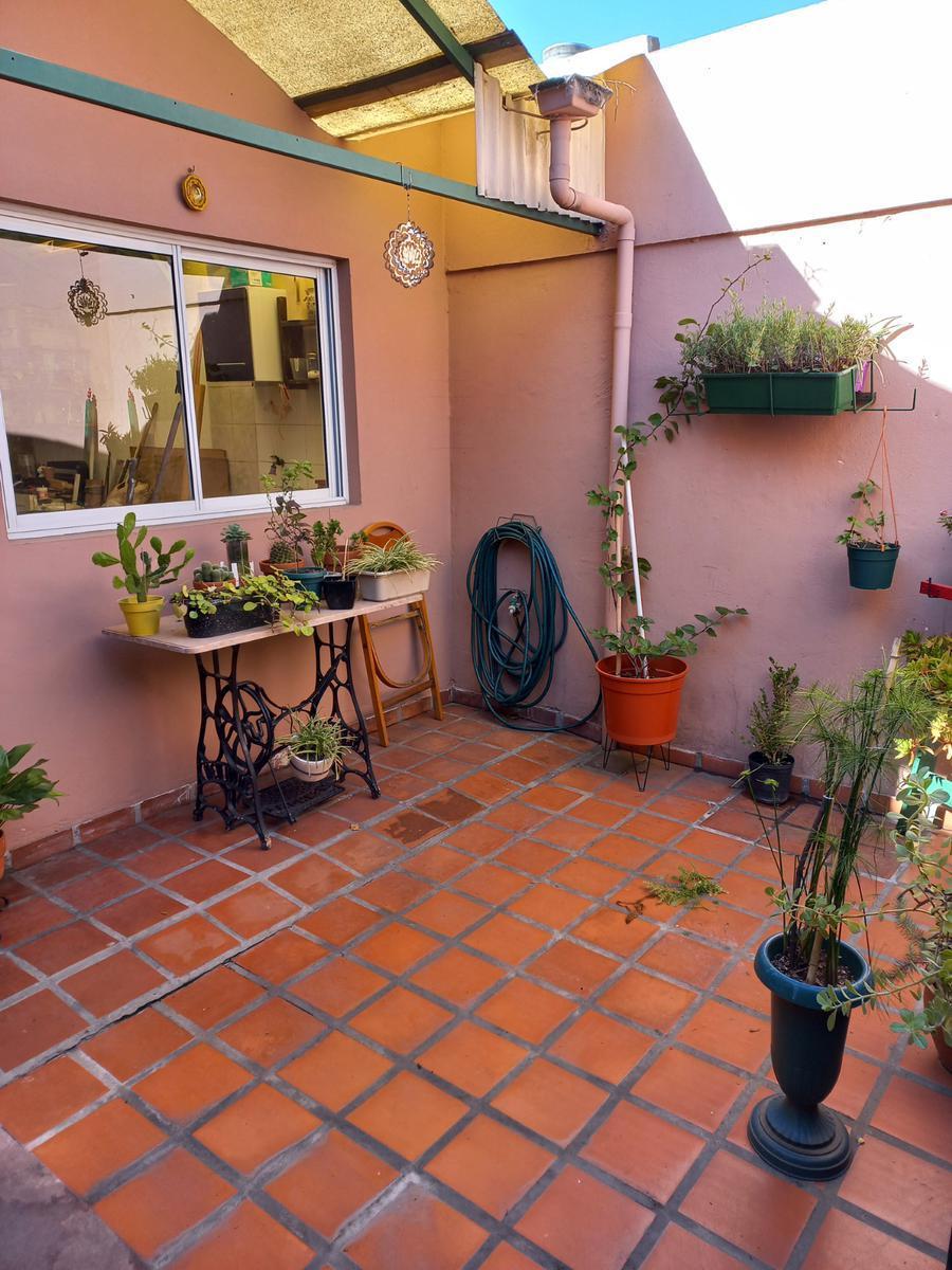 Excelente PH de 6 Ambientes Patio y Garaje 5