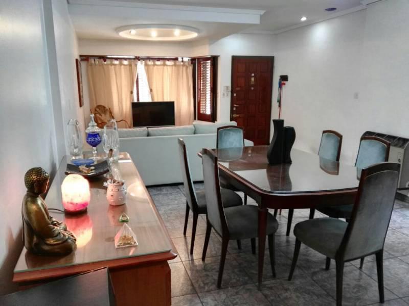 Excelente casa de 5 ambientes sobre terreno propio, en excelente estado super luminosa