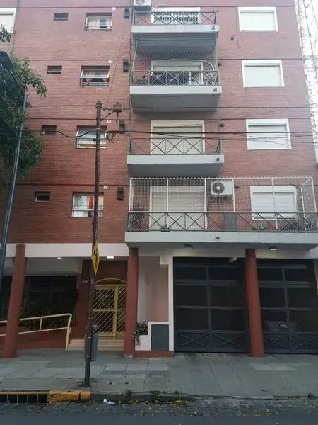 3 amplios ambientes al frente , c/ cochera 1