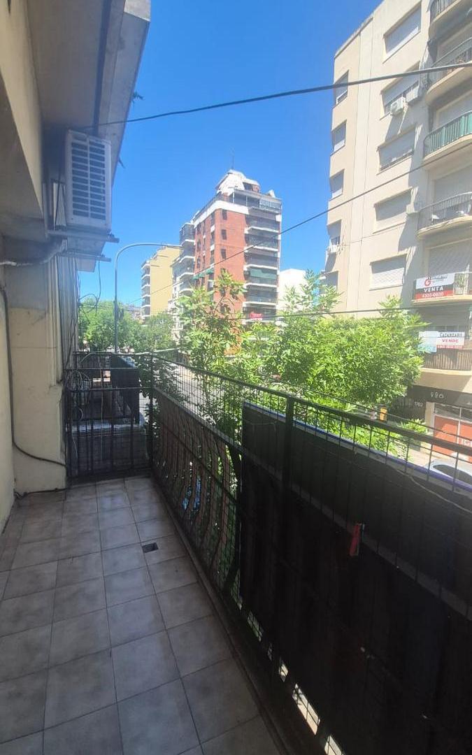 PH al frente con balcon a metros de plaza colombia