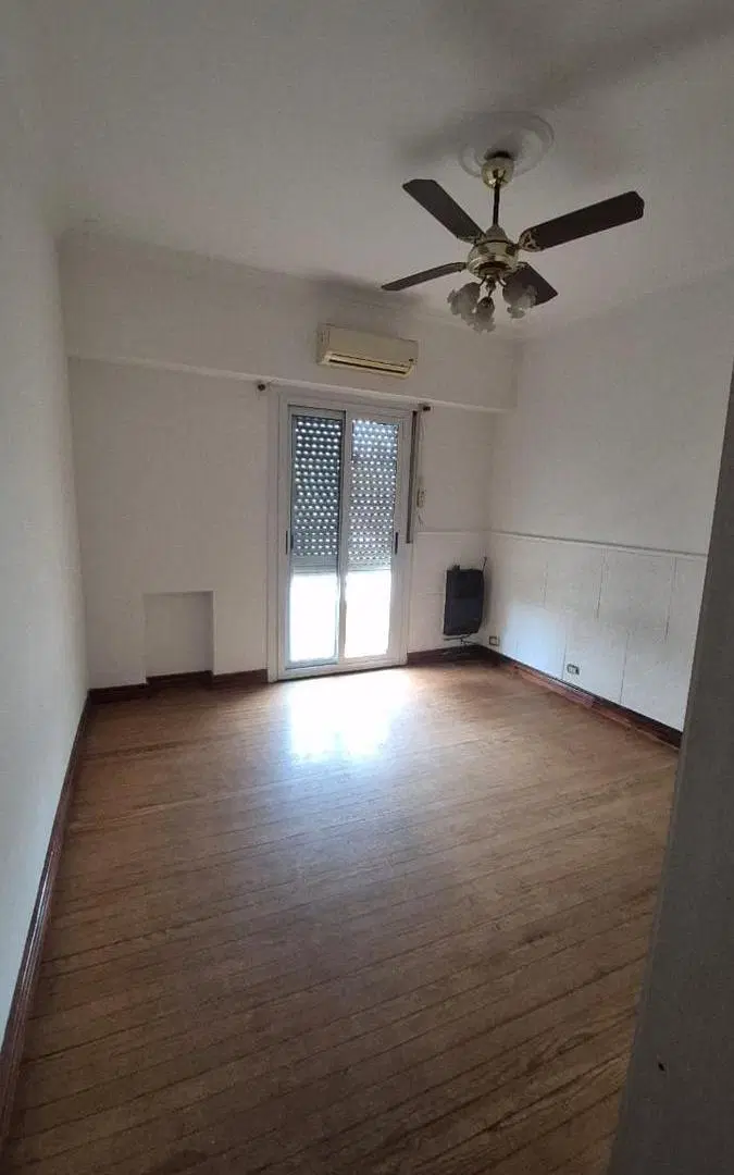 3 ambientes al frente con balcon 5