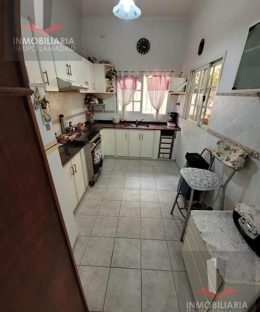 Foto de Hermoso PH sobre av. montes de oca con patio y terraza propia.-, imagen 3