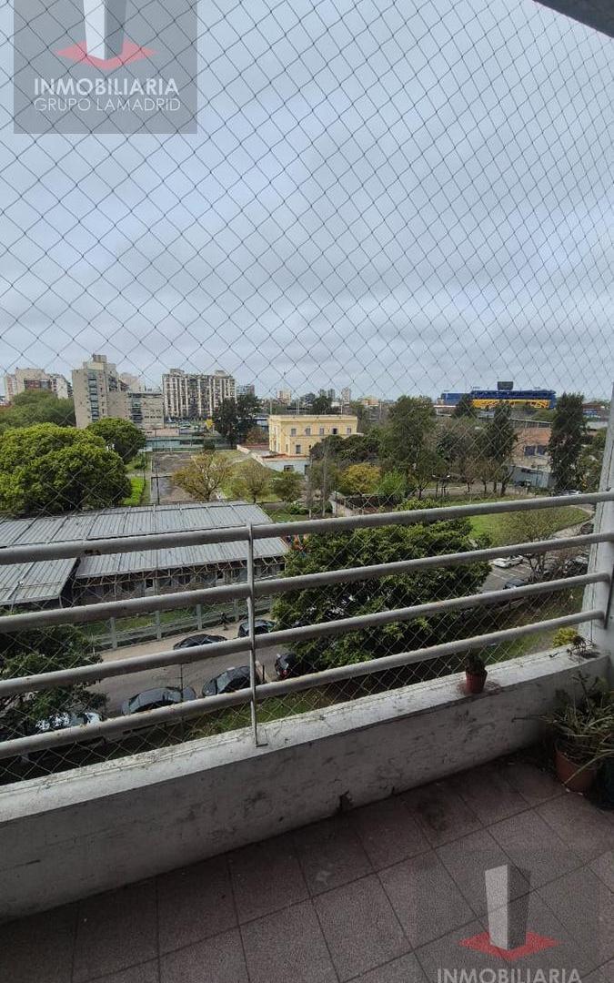 Foto de Departamento al frente con vista abirta a metros del parque lezama, imagen 2