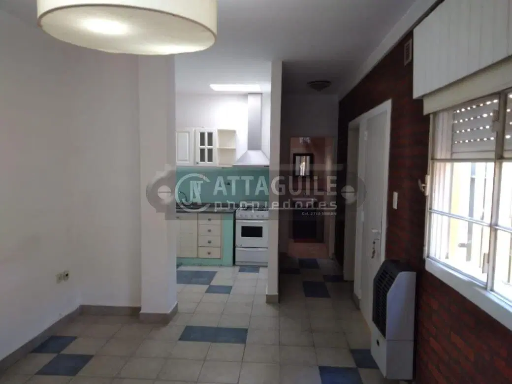 Departamento 2 ambientes. | ALFONSIN ( ex roca) 1110 2
