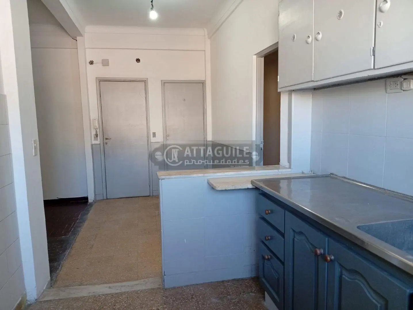 Departamento 3 ambientes. | AV. PTE PERON 23880 2