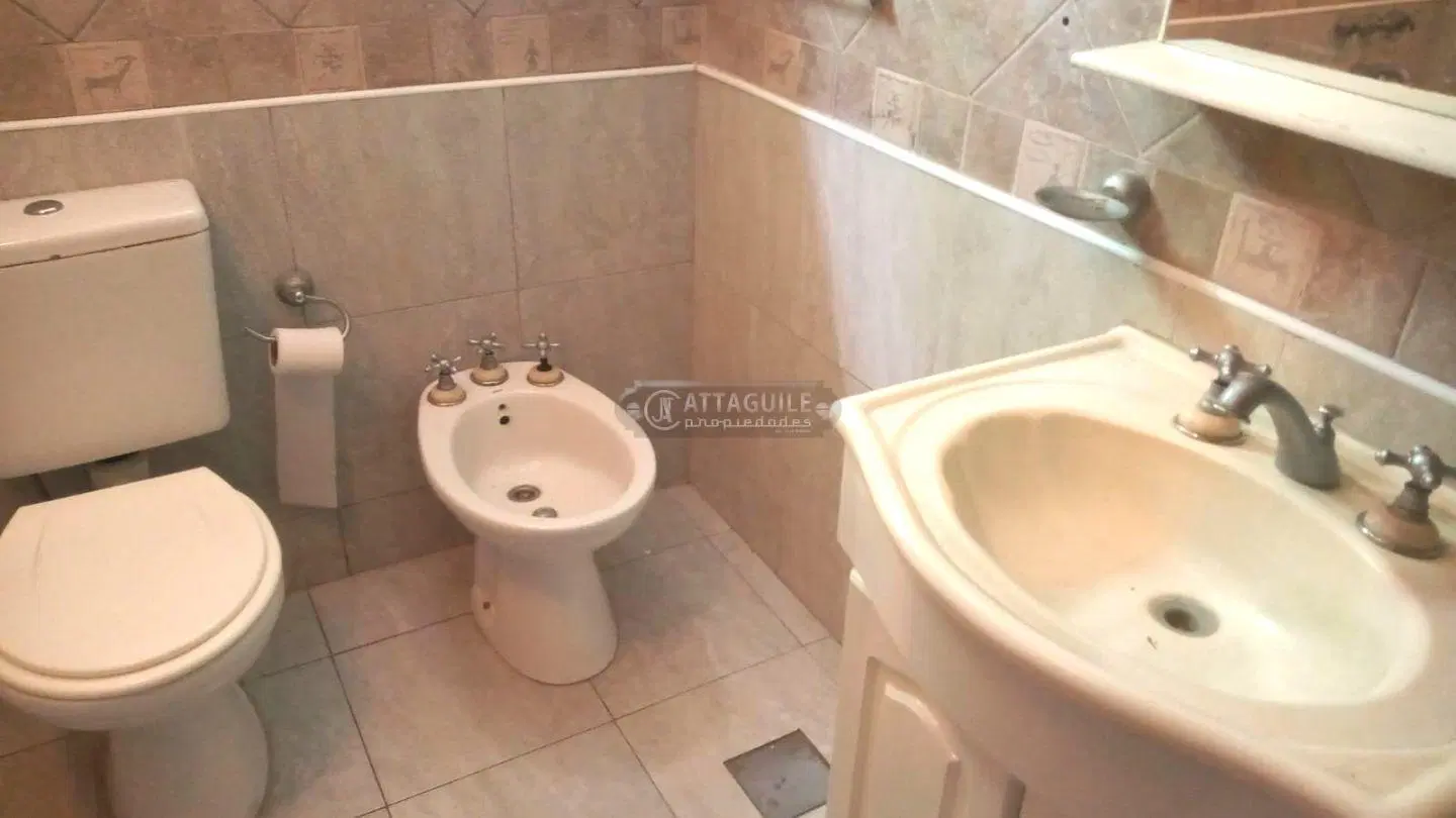 Casa 3 ambientes. | CISNEROS 695 8