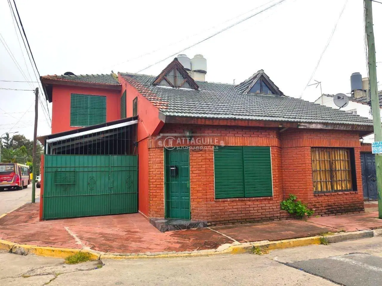 Casa 3 ambientes. | CISNEROS 695 5