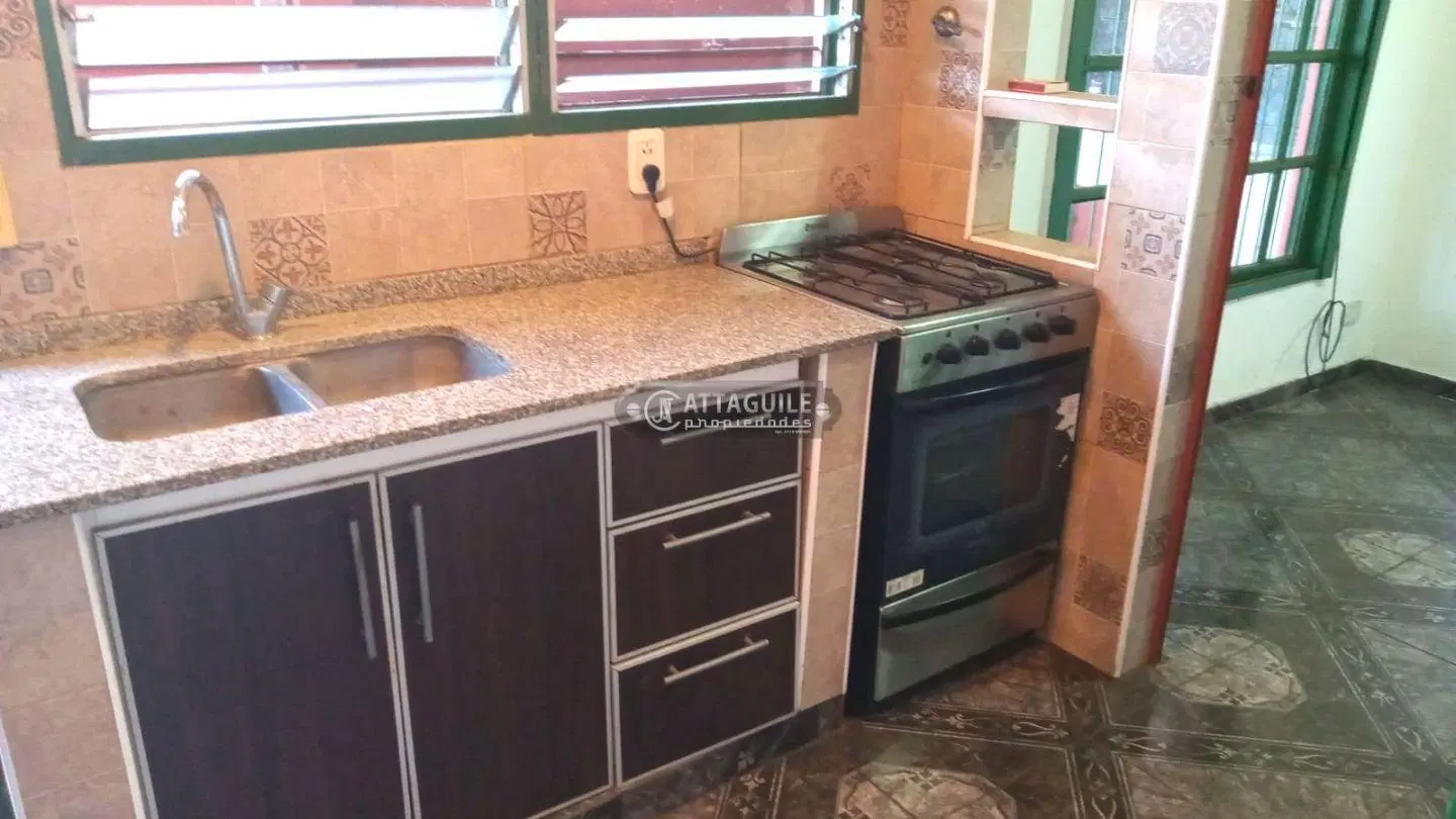 Casa 3 ambientes. | CISNEROS 695 2