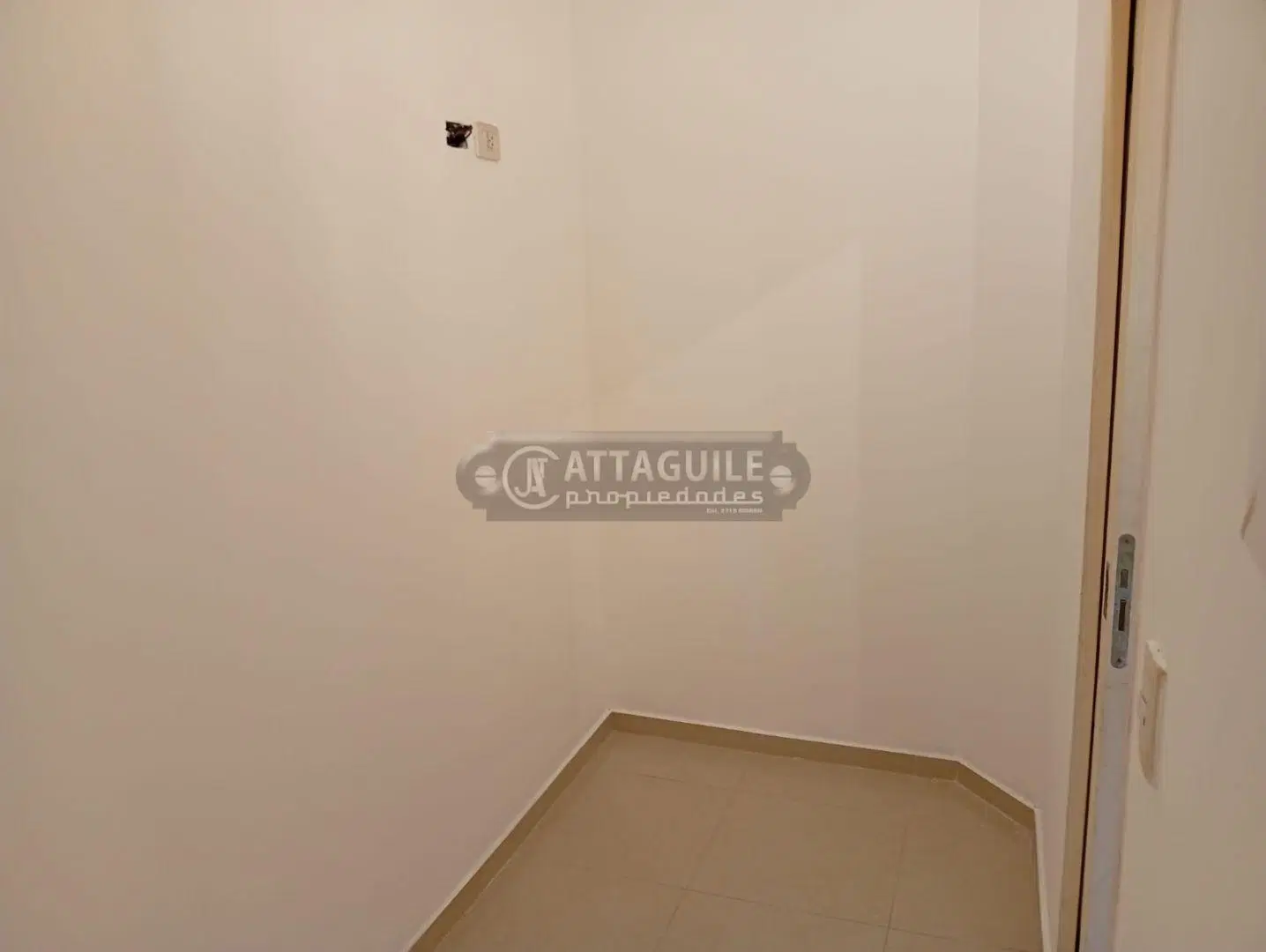 Departamento 2 ambientes. | ALFONSIN ( EX ROCA) 1504 3