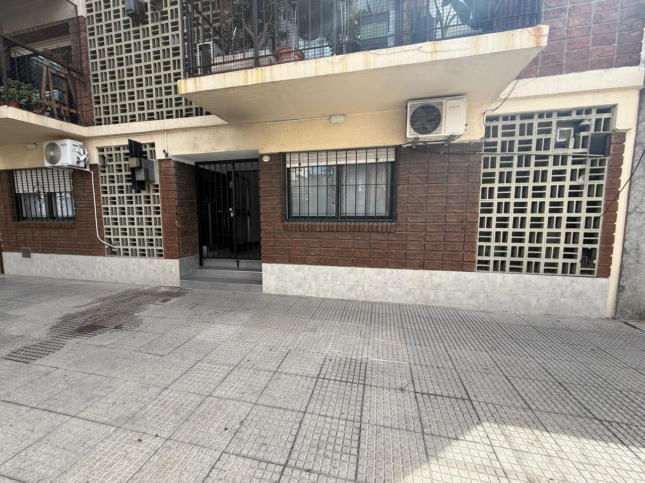 Foto de Agronomia departamento 2 amb. PB al frente Pedro Moran 2323 y Caracas, imagen 5