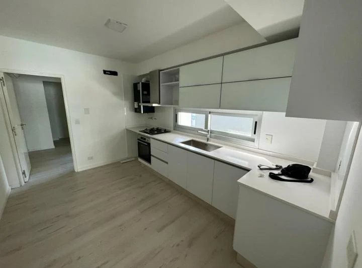3 ambientes con dependencia y cochera en Belgrano. EN VENTA! 5