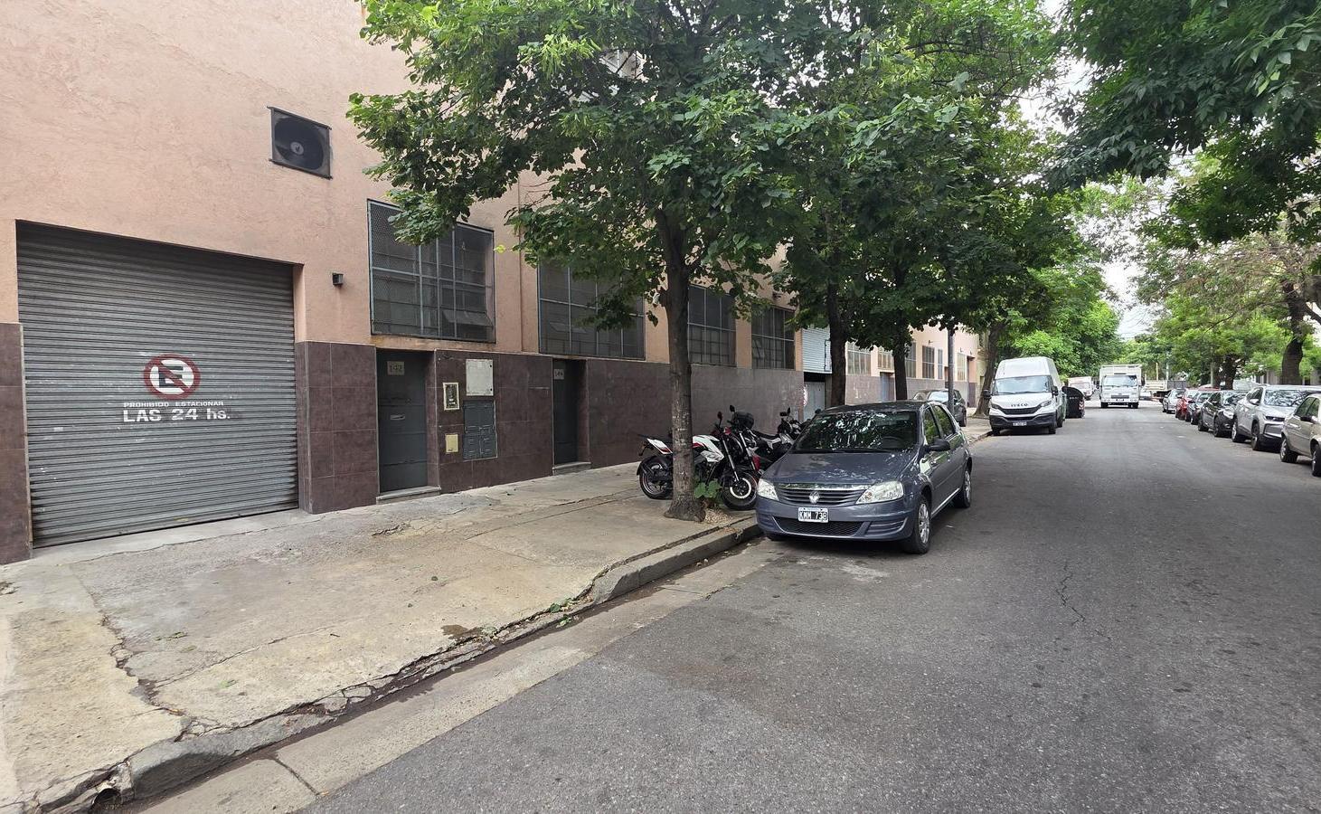 Excelente Depósito de 3.350 m² Cubiertos en Paternal. EN VENTA!