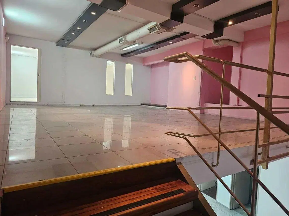 Importante Local comercial sobre Av. Corrientes al 4900- Villa Crespo. EN VENTA! 2