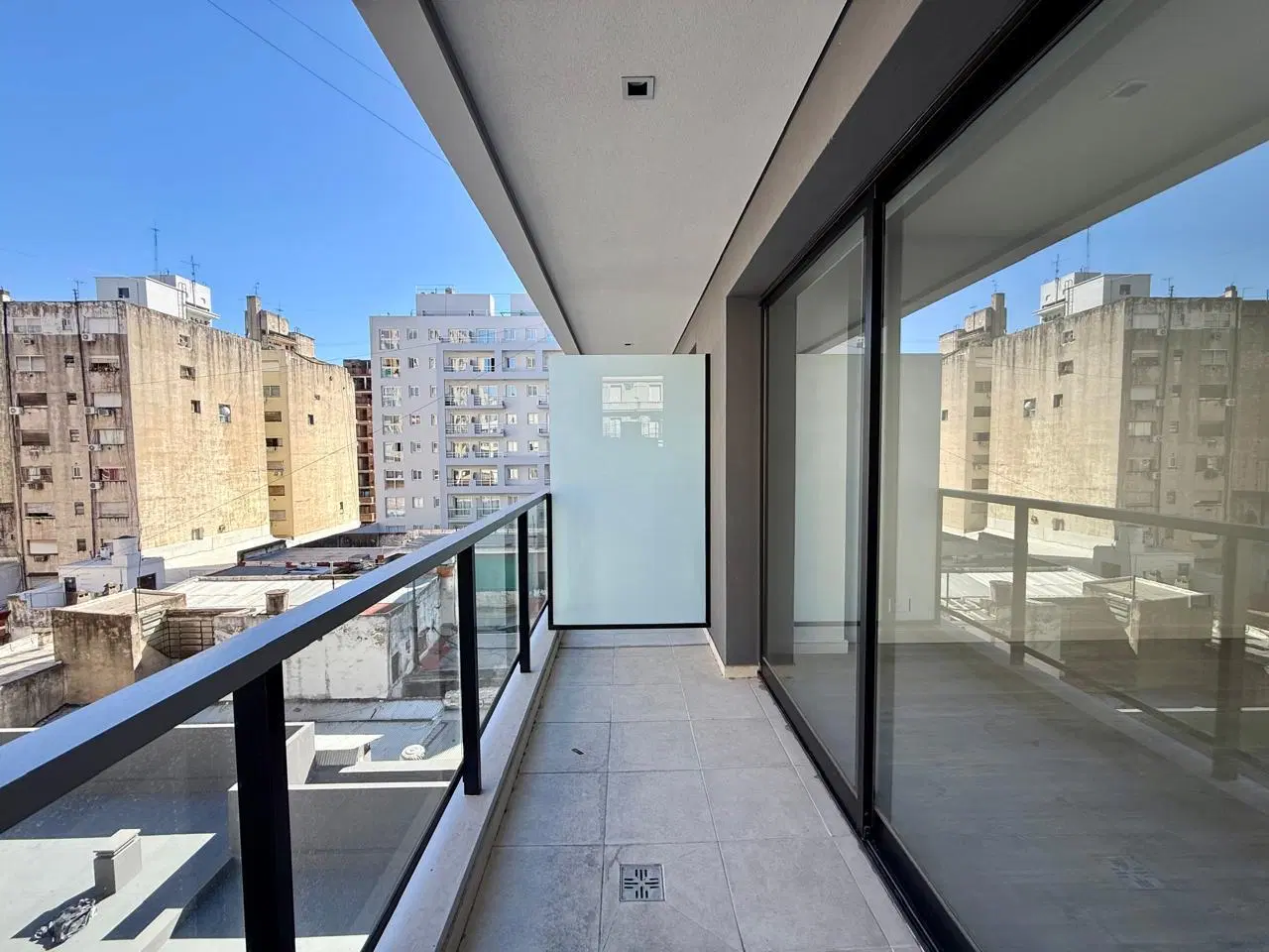 Monoambiente apto profesional sobre Av. Corrientes. EN VENTA y ALQUILER! 4