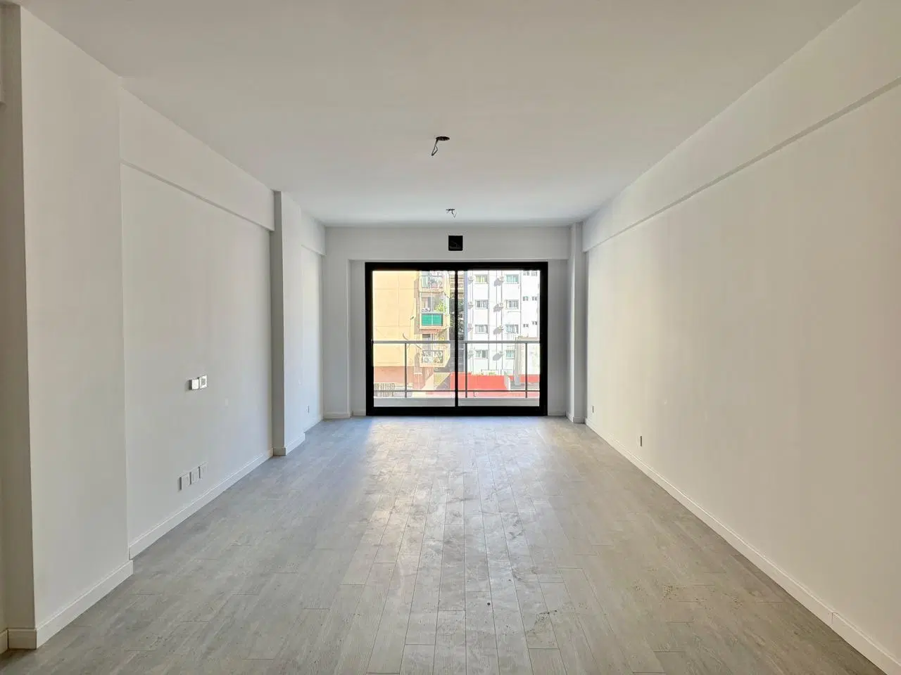 Monoambiente apto profesional sobre Av. Corrientes. EN VENTA y ALQUILER! 2