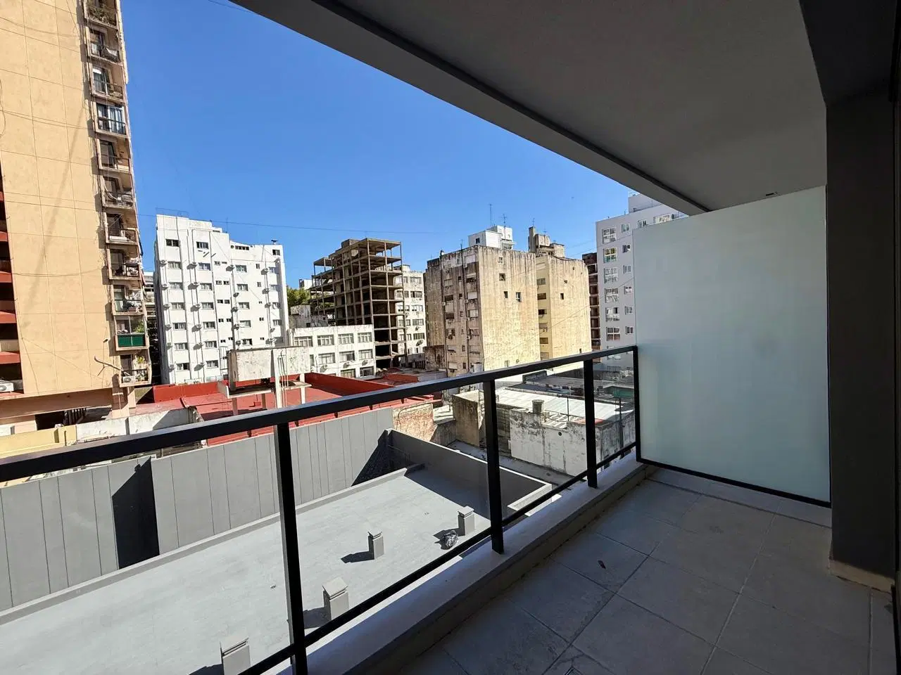 Monoambiente apto profesional sobre Av. Corrientes. EN VENTA y ALQUILER! 3