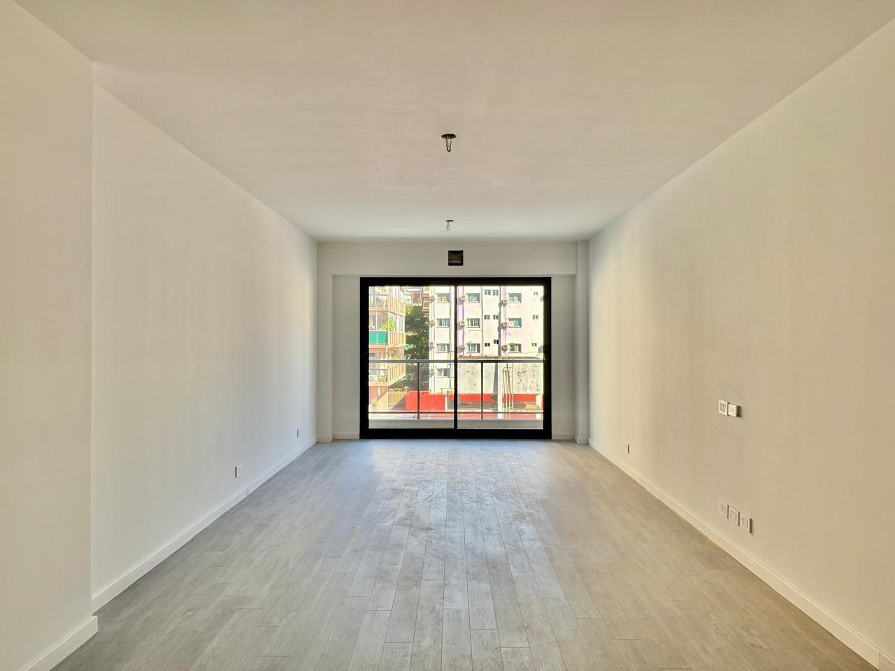 Monoambiente apto profesional sobre Av. Corrientes. EN VENTA y ALQUILER!