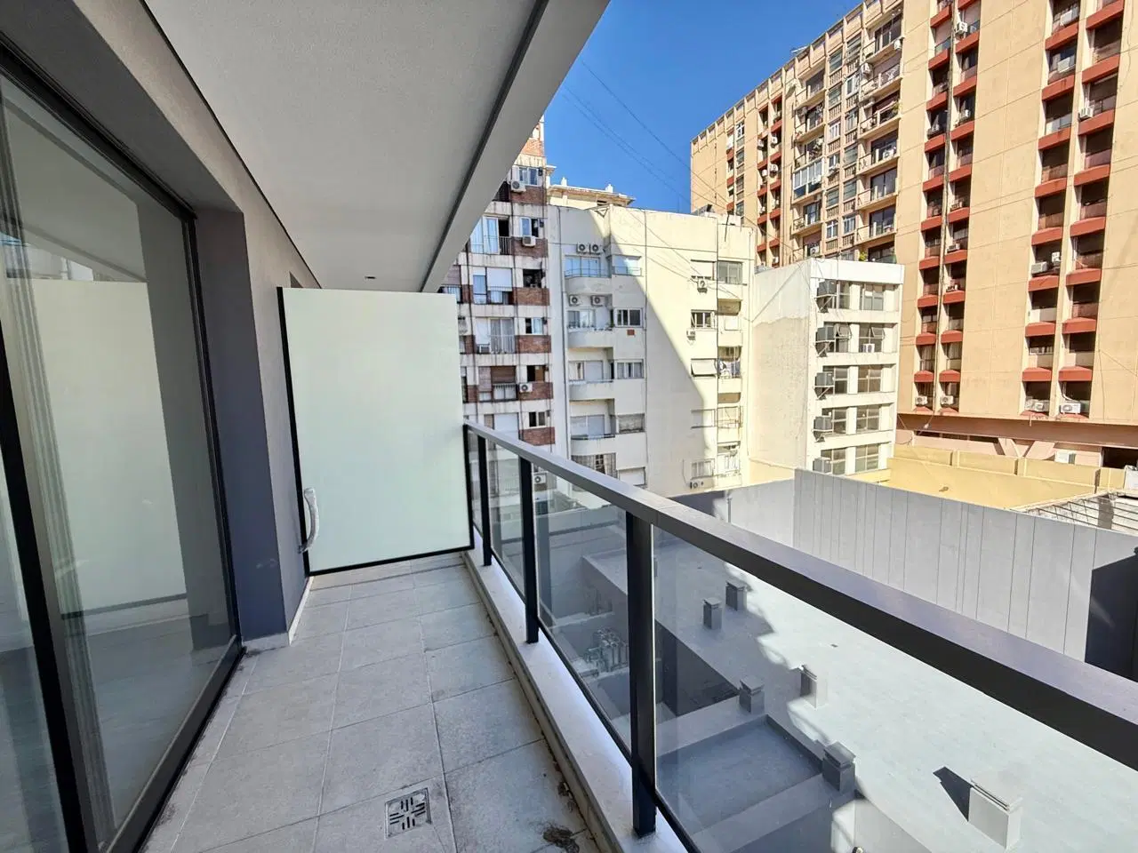 Monoambiente apto profesional sobre Av. Corrientes. EN VENTA y ALQUILER! 4