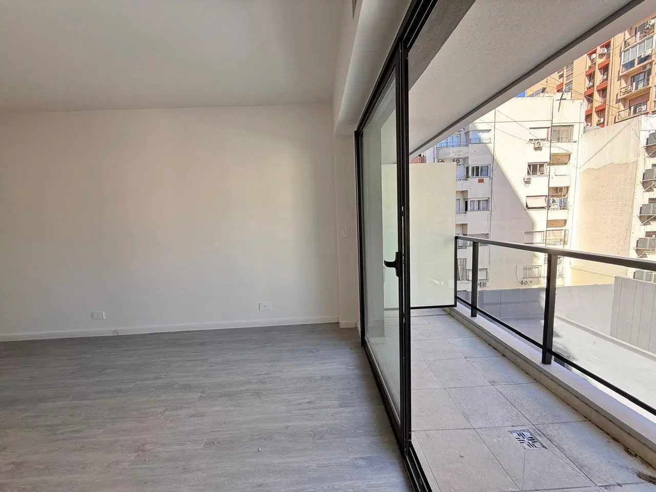 Monoambiente apto profesional sobre Av. Corrientes. EN VENTA y ALQUILER! 5
