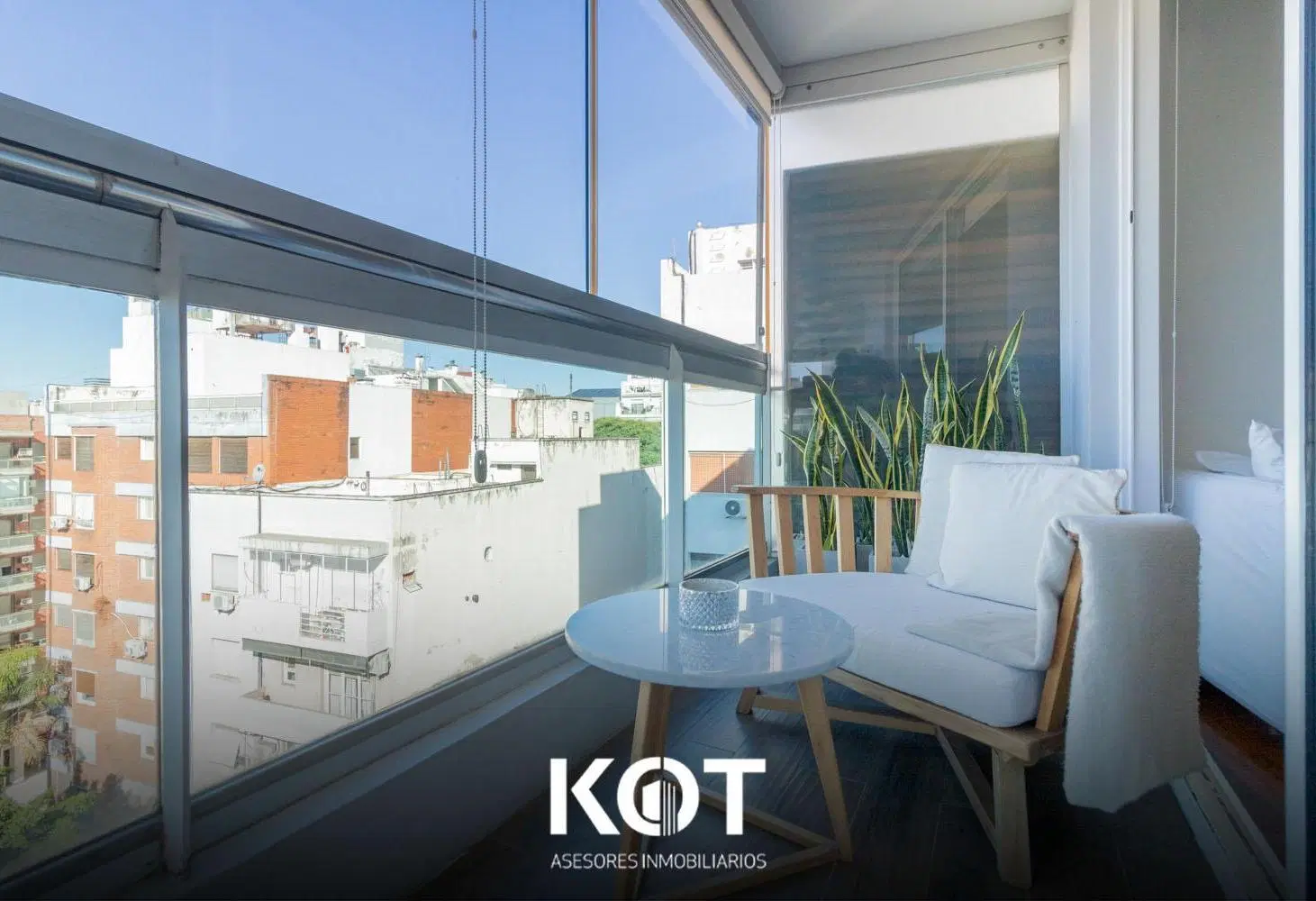 Increible 4 ambientes con dependencia terraza propia y cochera en venta. 5