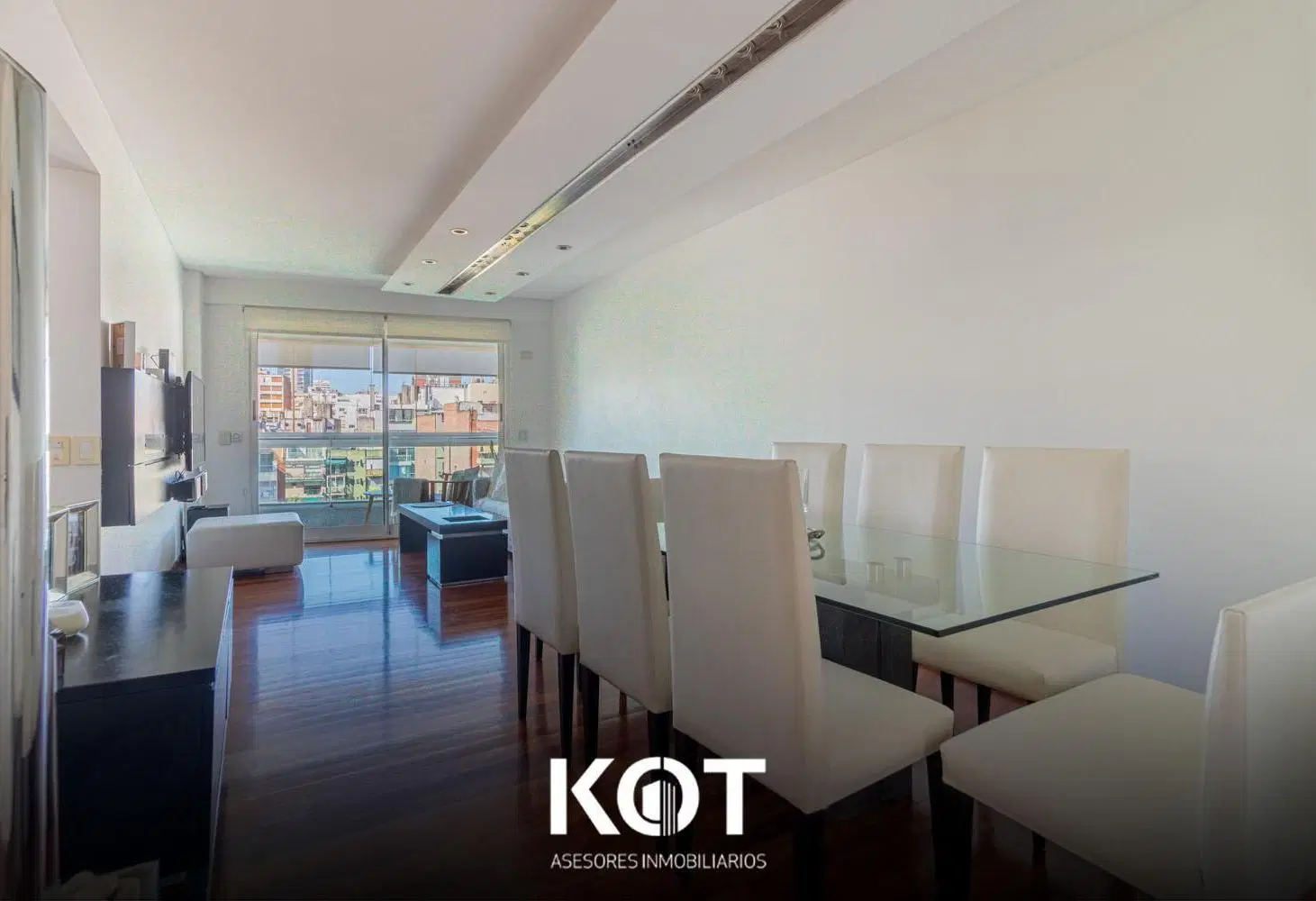 Increible 4 ambientes con dependencia terraza propia y cochera en venta. 3