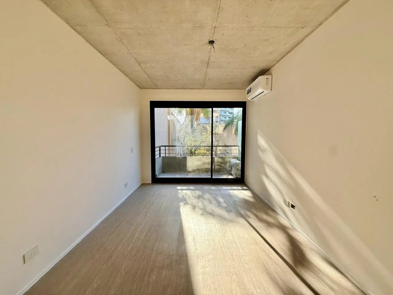 Departamento en venta ambiente y medio en Coghlan a estrenar. 1