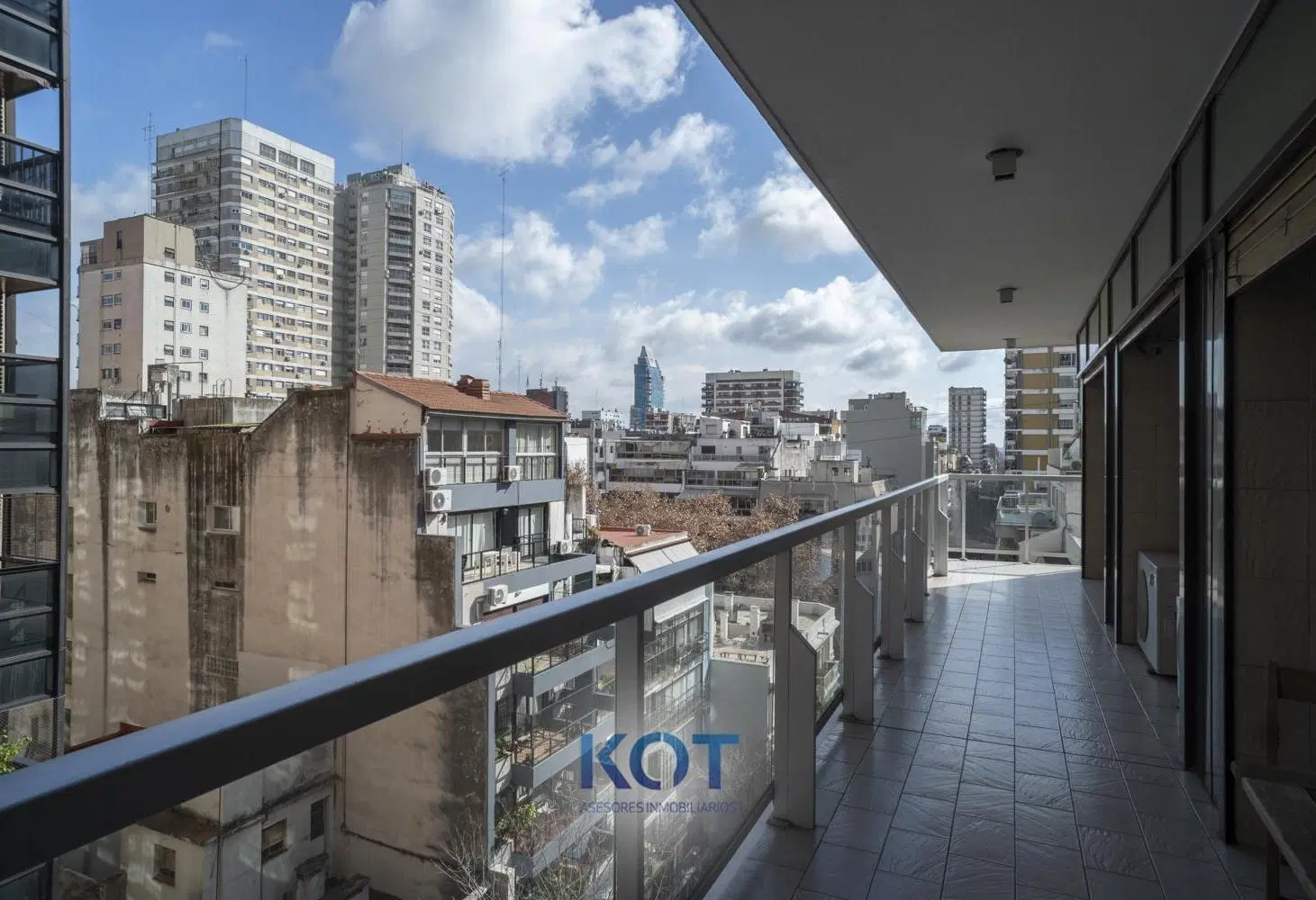 Departamento en venta 5 ambientes en Belgrano piso de 263 m2 con escritorio y cochera doble. 4